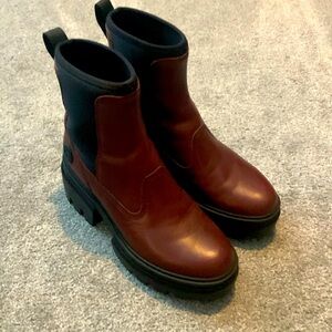 Women’s 8 Red-Brown/Black Logo Stamp Leather Ankle Platform Chunky Boots/Booties